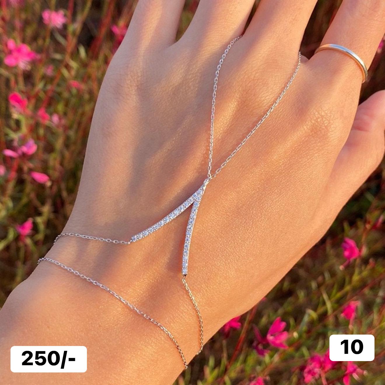 October2025 - Chained bracelet (All gold color) (Click on the product for more designs)