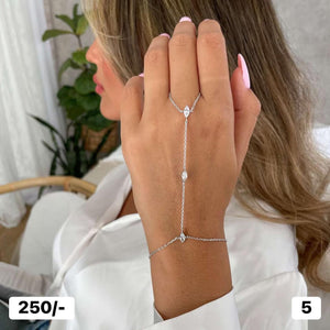 Chained bracelet (all golden color)