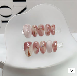 October2025 - Gel fake nails (Click on the product for more designs)