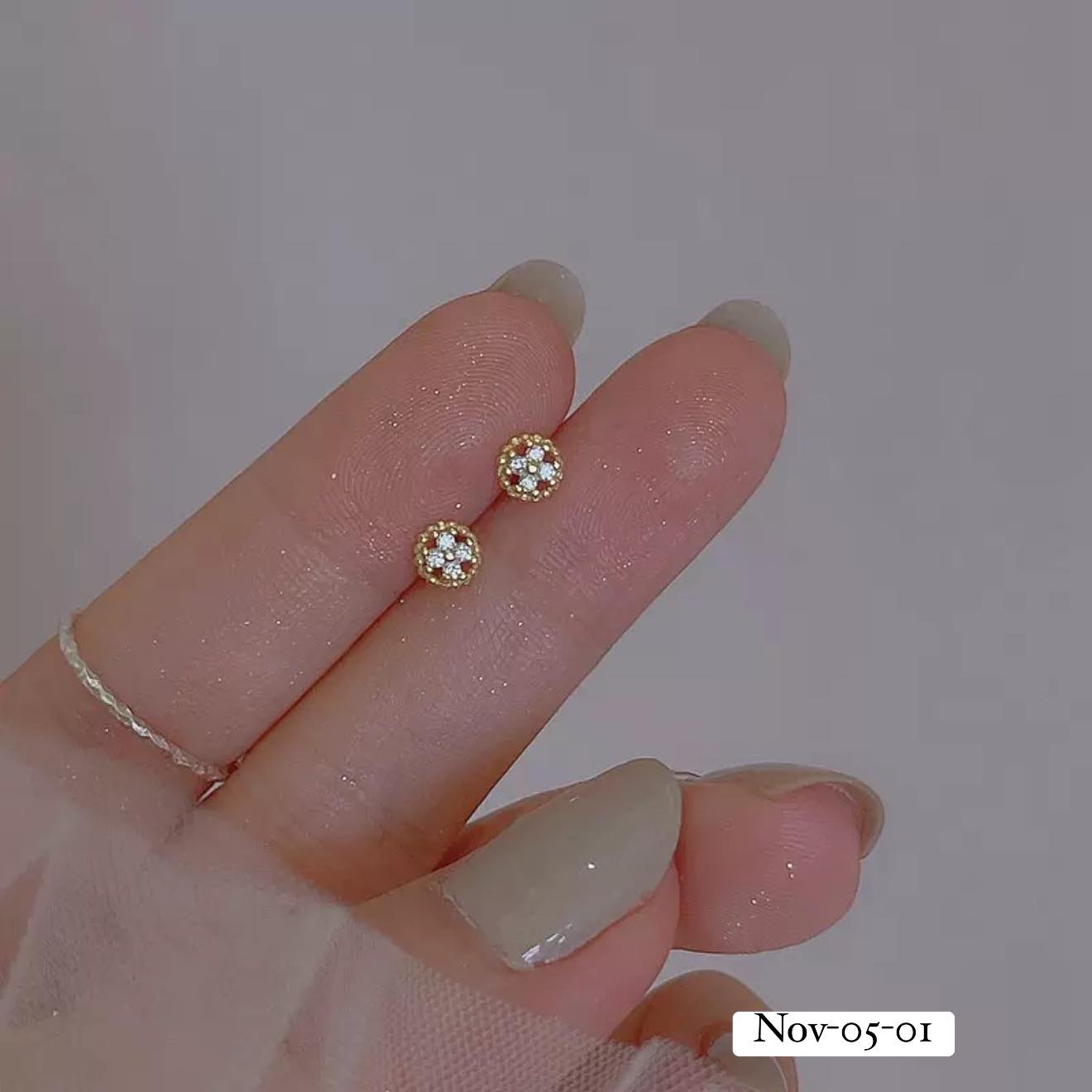 November2025 set 05 - Minimalistic tops for daily use