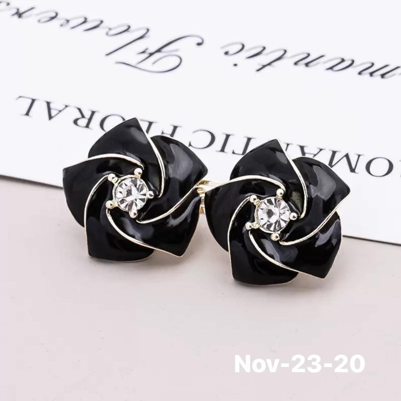 November2025 set 23 - Jeans
adjuster