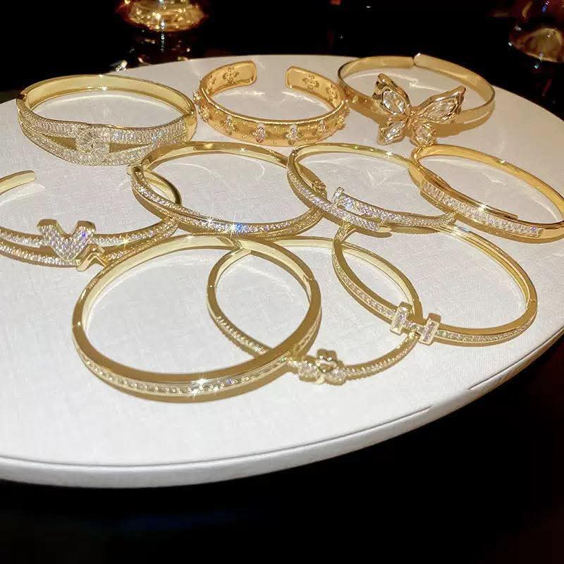 November2025 set 09 -
Bracelets