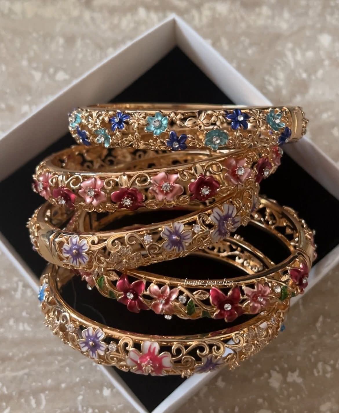 November2025 set 26 -
Cloisonne bangles